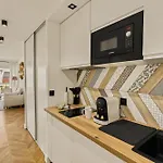 T2 Clim - 3 Min Plages & Balcon -4p Juan-les-pins Apartment *