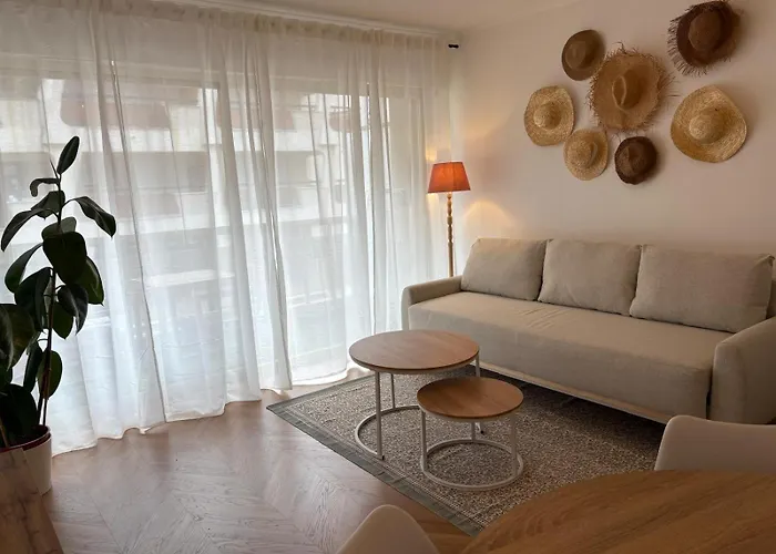 Comfort & Quiet Air Conditioning Parking * Antibes